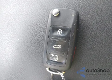 2013 Volkswagen Passat 2.5L Se z USA, uszkodzony, nr VIN 1VWBH7A31DC125979